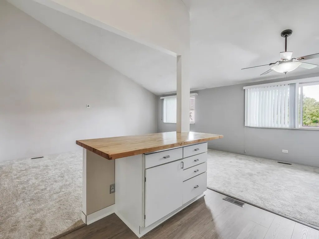 29W337 White Oak Drive Warrenville IL 60555