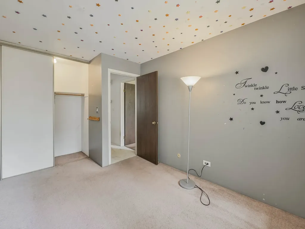 29W337 White Oak Drive Warrenville IL 60555