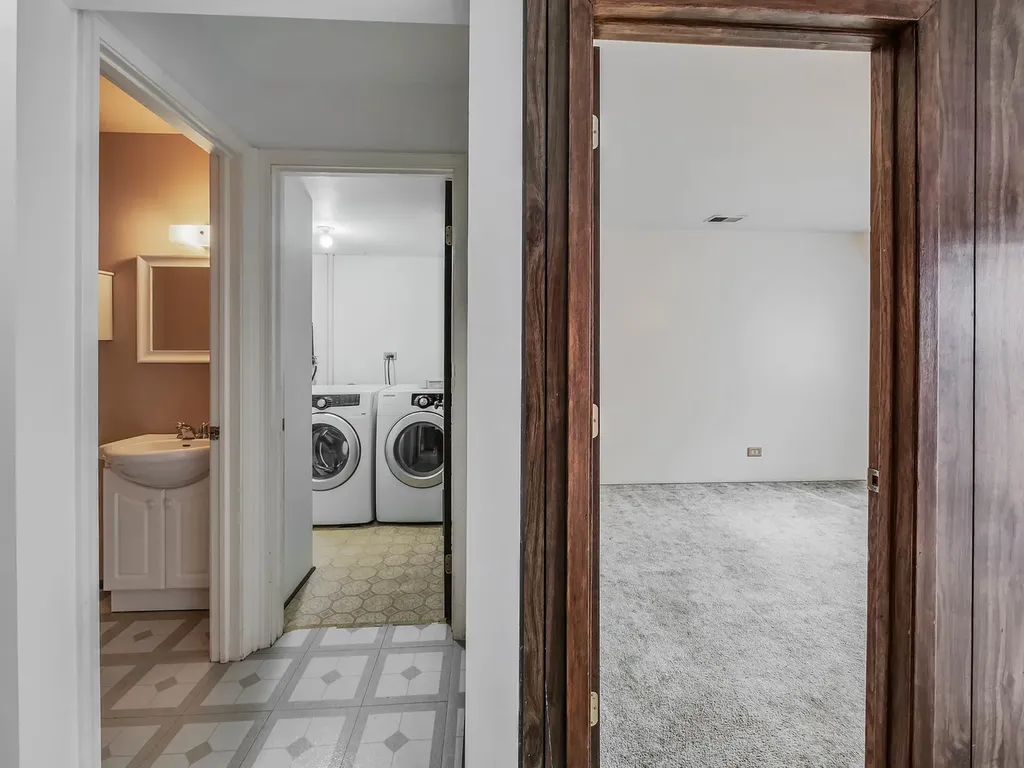 29W337 White Oak Drive Warrenville IL 60555