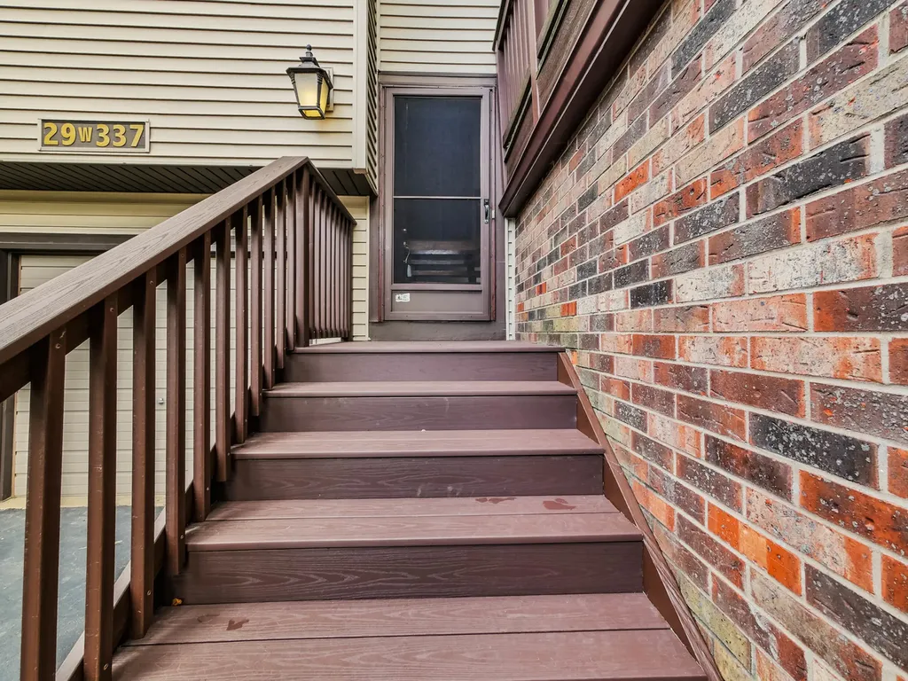 29W337 White Oak Drive Warrenville IL 60555