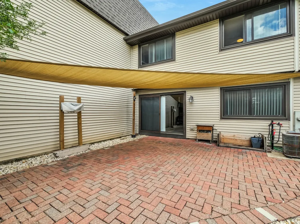 29W337 White Oak Drive Warrenville IL 60555