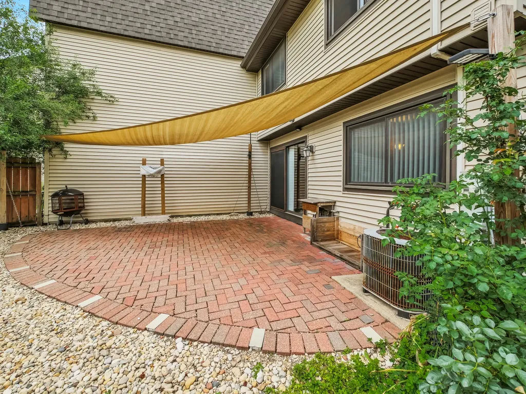 29W337 White Oak Drive Warrenville IL 60555