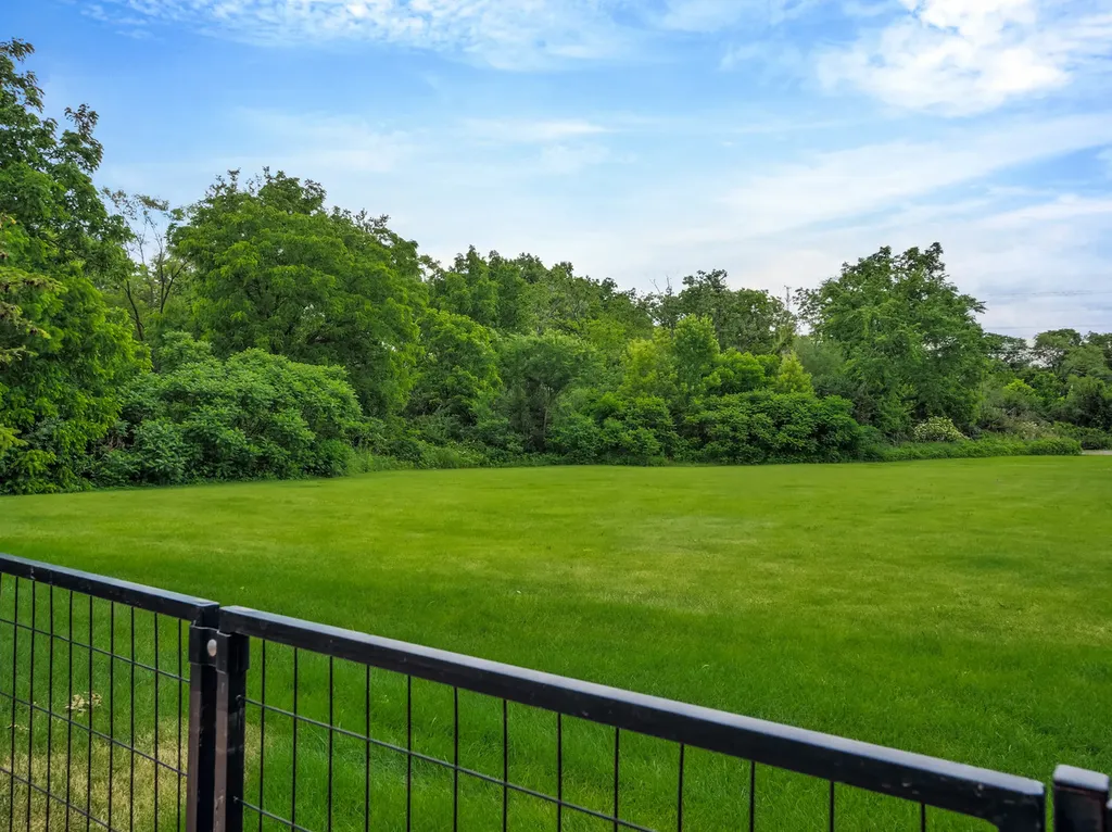 29W337 White Oak Drive Warrenville IL 60555