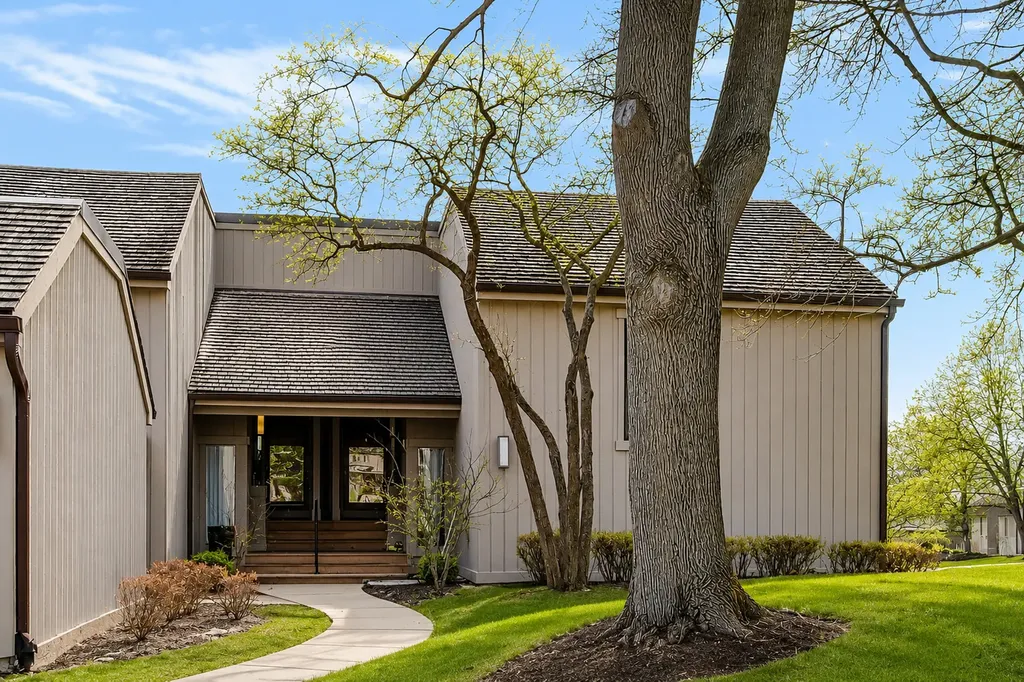 83 Thornhill Lane Lake Barrington IL 60010