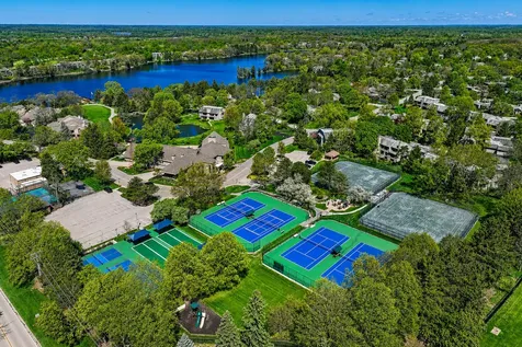 83 Thornhill Lane Lake Barrington IL 60010