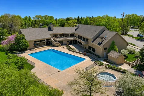 83 Thornhill Lane Lake Barrington IL 60010