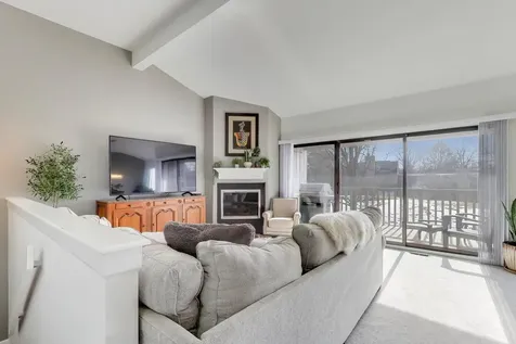 83 Thornhill Lane Lake Barrington IL 60010