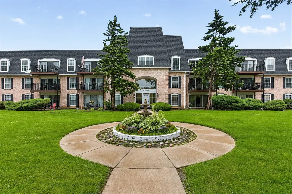 5200 Carriageway Drive Rolling Meadows IL 60008