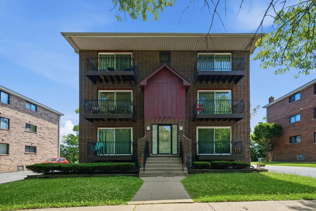 14631 South Lamon Avenue Midlothian IL 60445