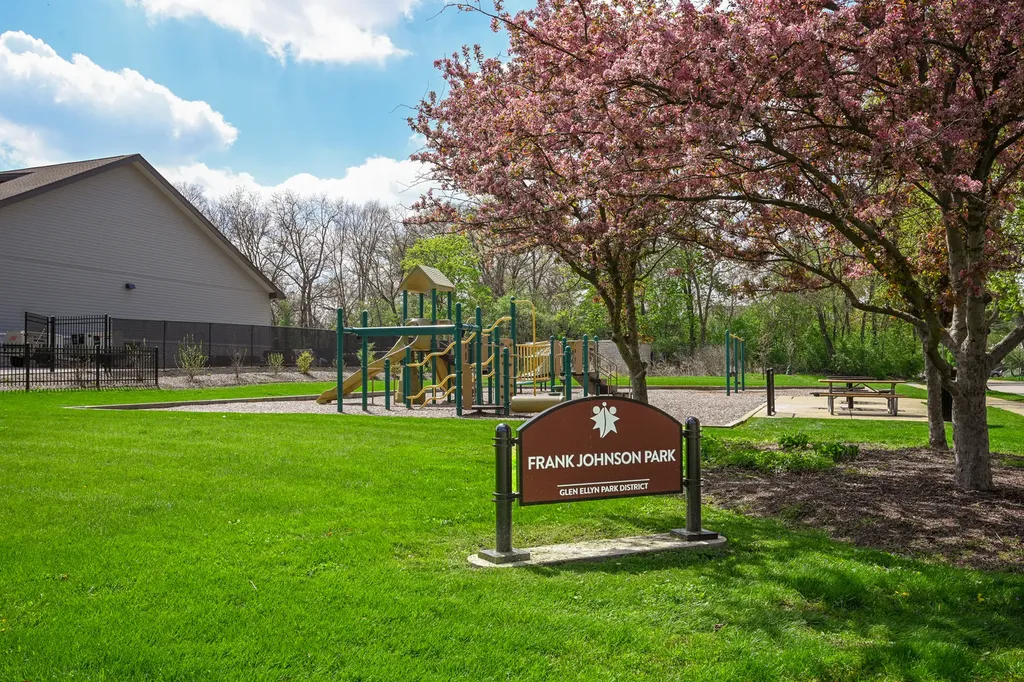 507 North Kenilworth Avenue Glen Ellyn IL 60137