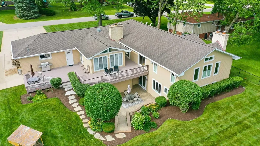19W115 17TH Place Lombard IL 60148