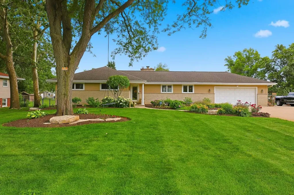 19W115 17TH Place Lombard IL 60148