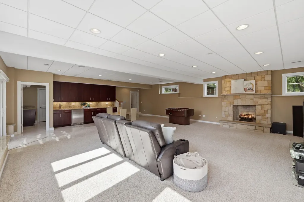 19W115 17TH Place Lombard IL 60148