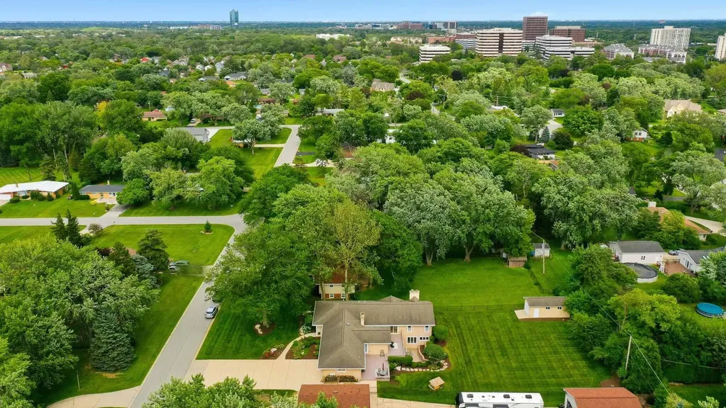 19W115 17TH Place Lombard IL 60148