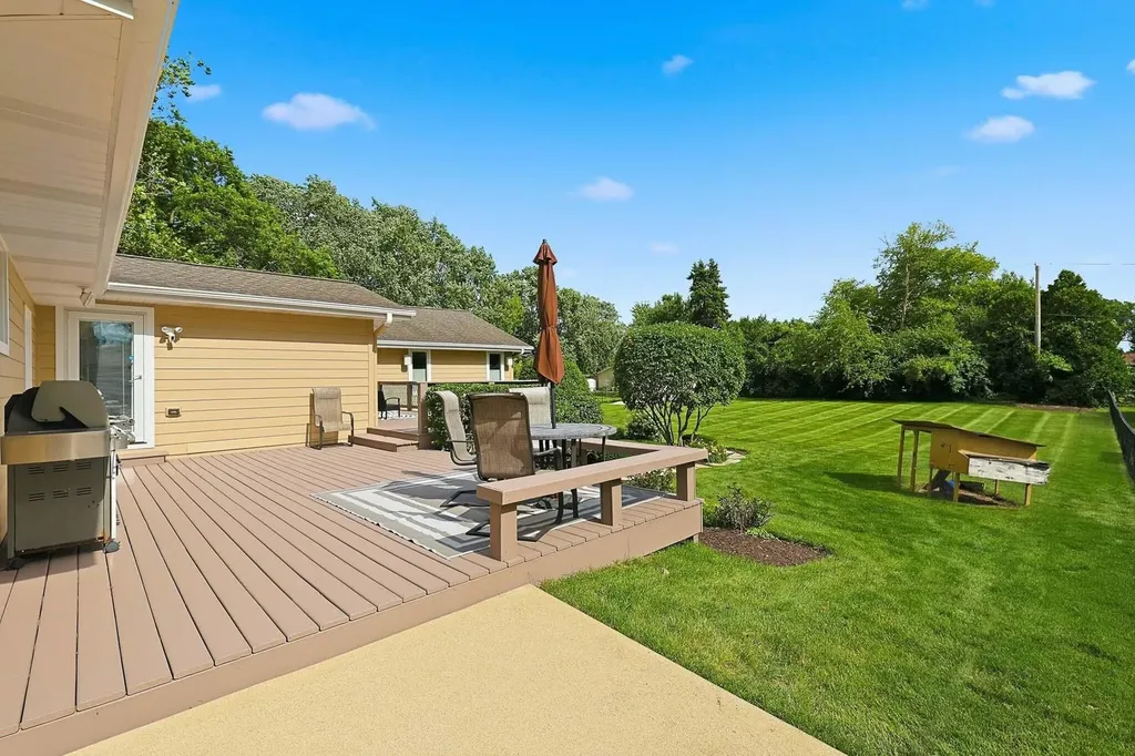 19W115 17TH Place Lombard IL 60148