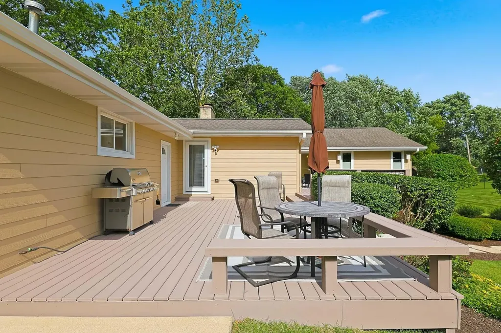 19W115 17TH Place Lombard IL 60148