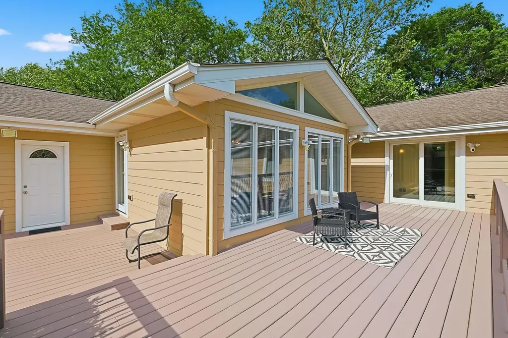 19W115 17TH Place Lombard IL 60148