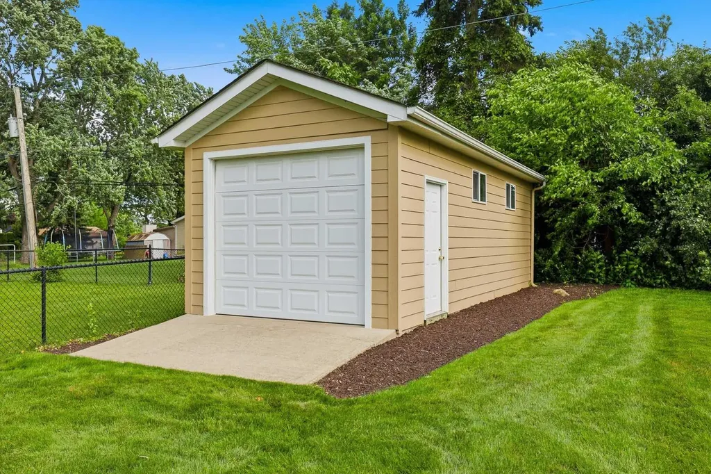 19W115 17TH Place Lombard IL 60148