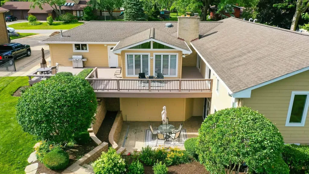 19W115 17TH Place Lombard IL 60148