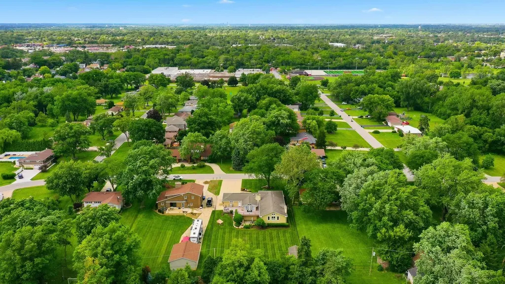 19W115 17TH Place Lombard IL 60148