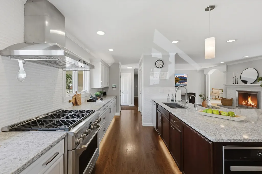 19W115 17TH Place Lombard IL 60148