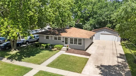 1628 East Dresser Road Dekalb IL 60115