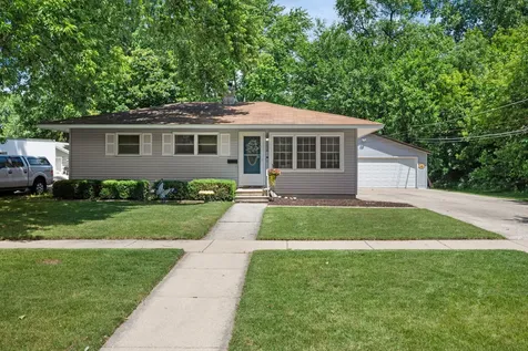 1628 East Dresser Road Dekalb IL 60115