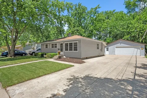 1628 East Dresser Road Dekalb IL 60115