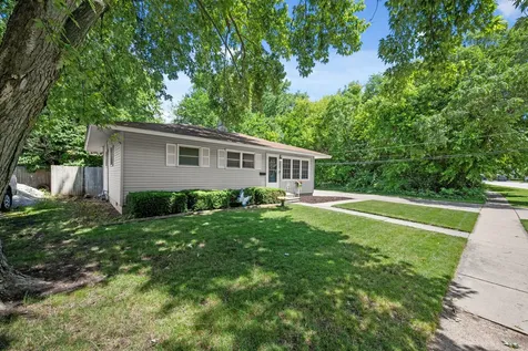 1628 East Dresser Road Dekalb IL 60115