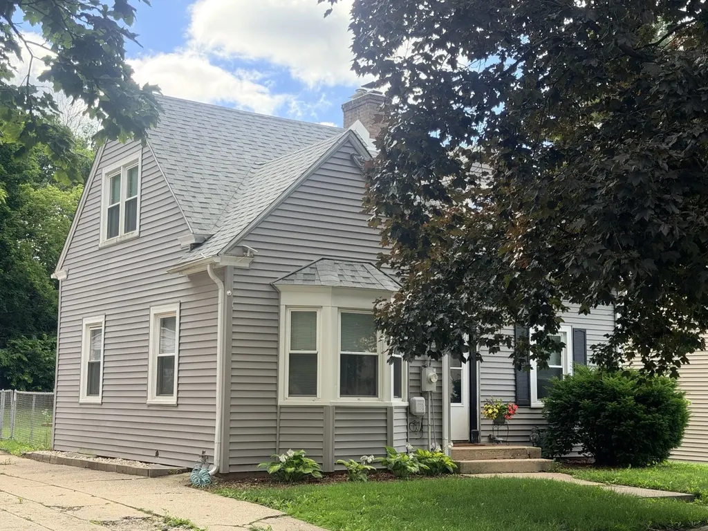 402 South Rockford Avenue Rockford IL 61104