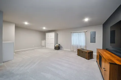 653 Riverbank Drive Geneva IL 60134