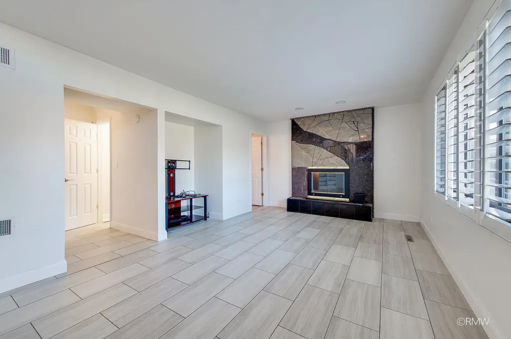 1233 North Hickory Trail Addison IL 60101