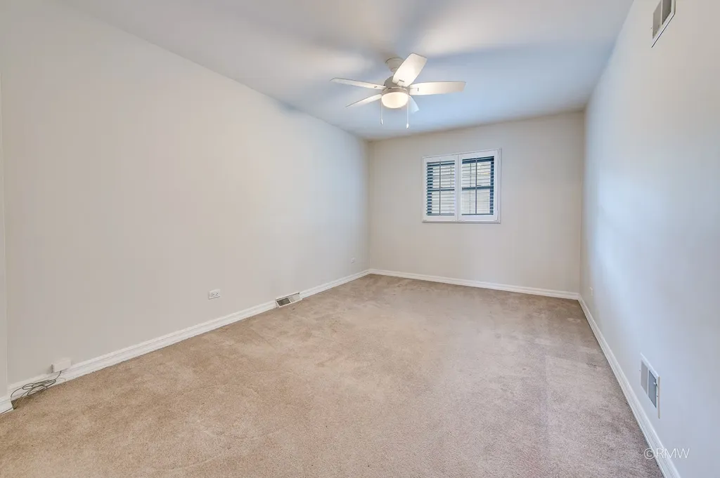 1233 North Hickory Trail Addison IL 60101