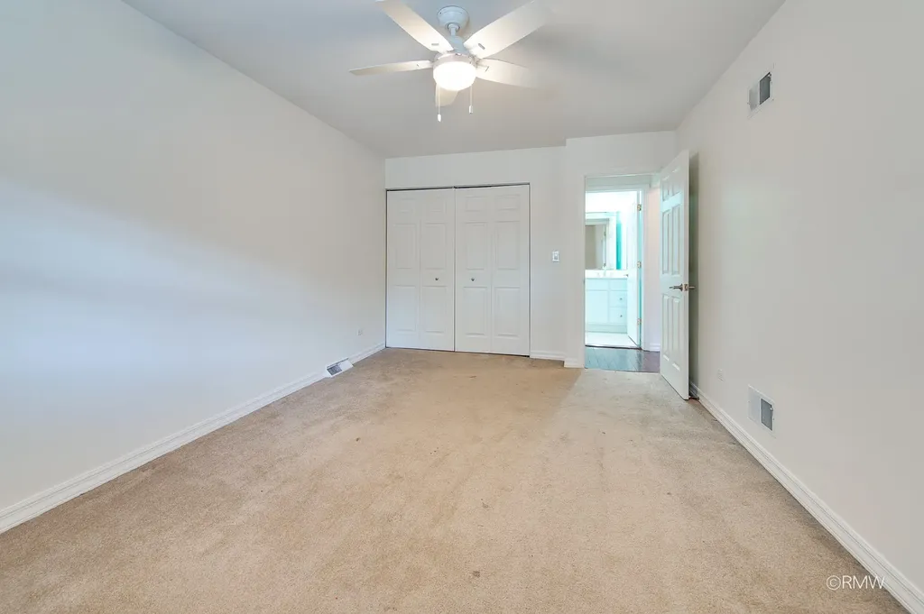 1233 North Hickory Trail Addison IL 60101