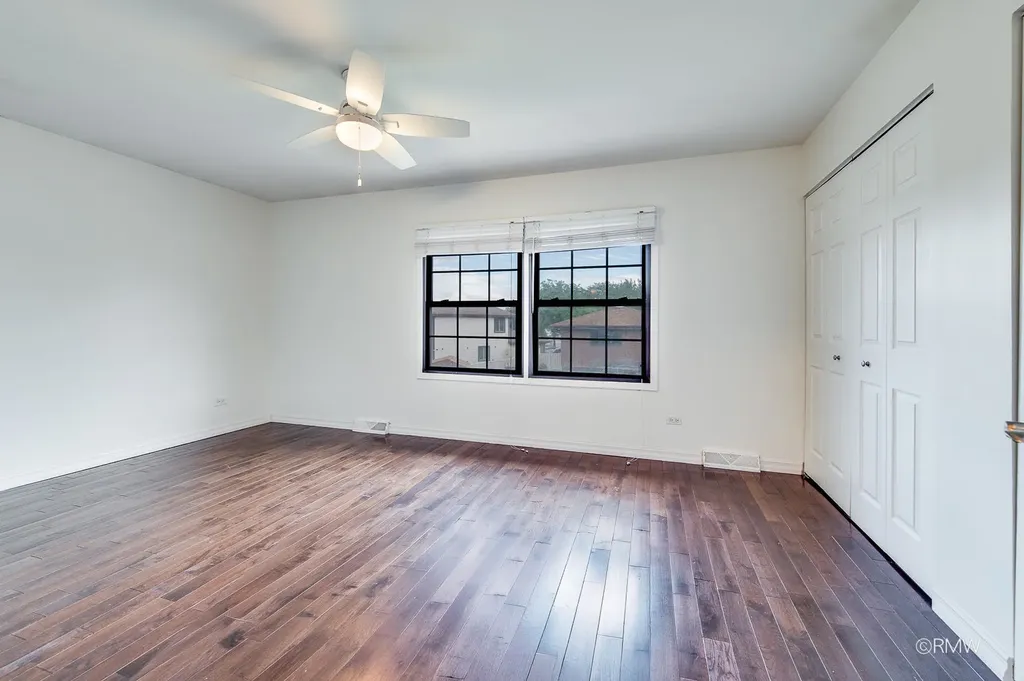 1233 North Hickory Trail Addison IL 60101