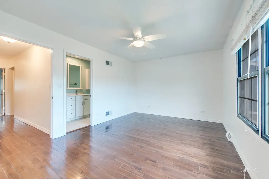 1233 North Hickory Trail Addison IL 60101