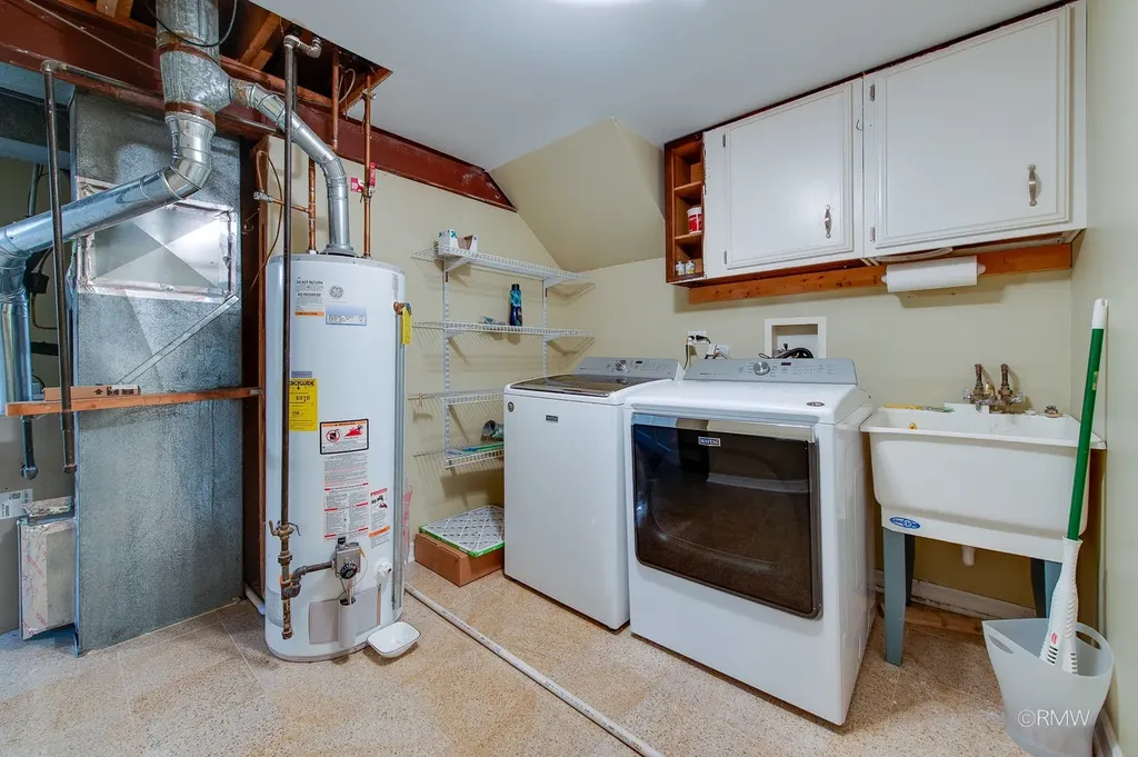 1233 North Hickory Trail Addison IL 60101
