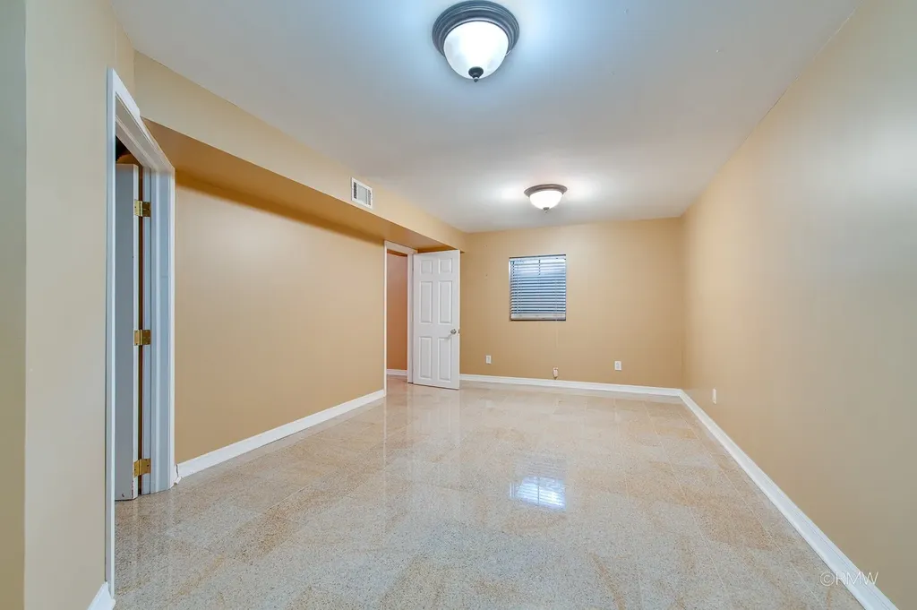 1233 North Hickory Trail Addison IL 60101
