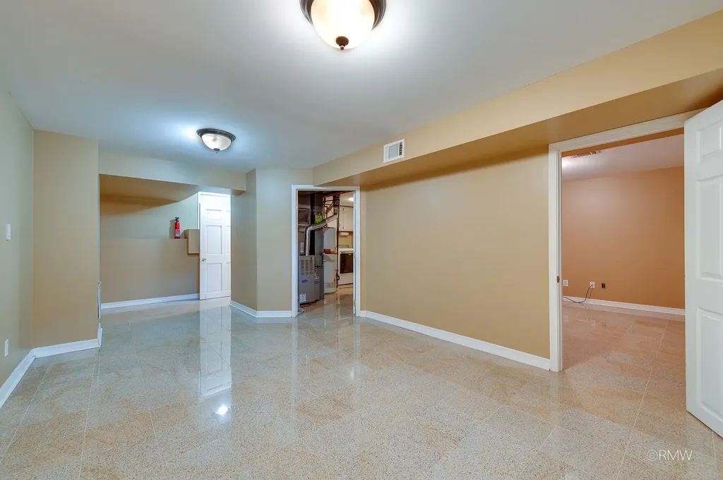 1233 North Hickory Trail Addison IL 60101