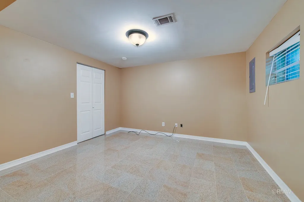 1233 North Hickory Trail Addison IL 60101