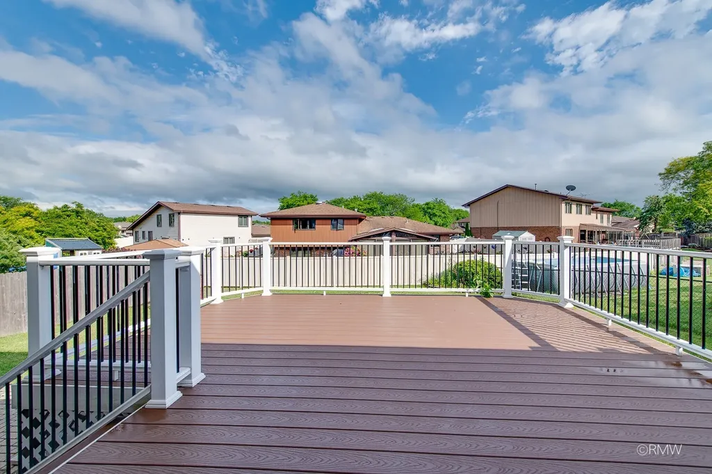 1233 North Hickory Trail Addison IL 60101