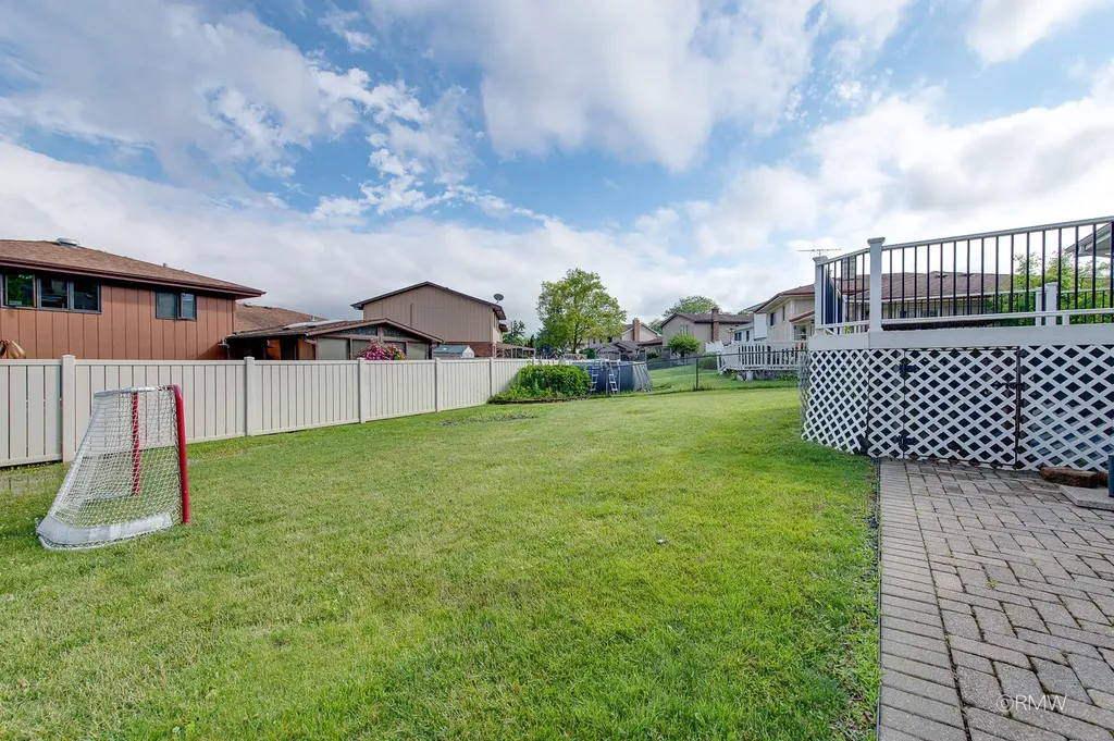 1233 North Hickory Trail Addison IL 60101