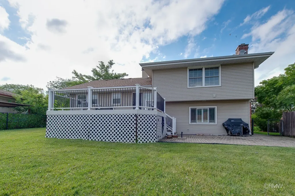 1233 North Hickory Trail Addison IL 60101
