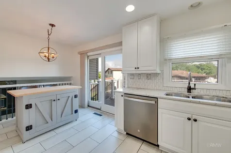 1233 North Hickory Trail Addison IL 60101