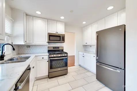 1233 North Hickory Trail Addison IL 60101