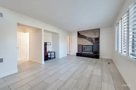 1233 North Hickory Trail Addison IL 60101
