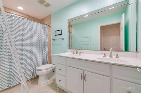 1233 North Hickory Trail Addison IL 60101