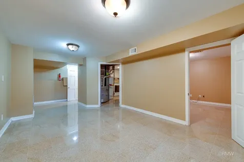 1233 North Hickory Trail Addison IL 60101