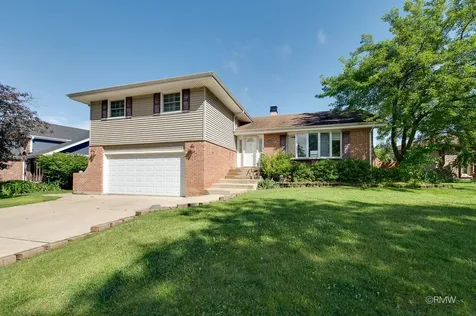 1233 North Hickory Trail Addison IL 60101