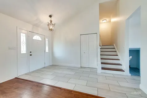 1233 North Hickory Trail Addison IL 60101